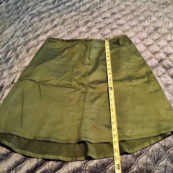 Beautiful Green Skirt - Picture 2 of 9